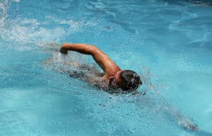 La natación es un deporte bueno para la salud